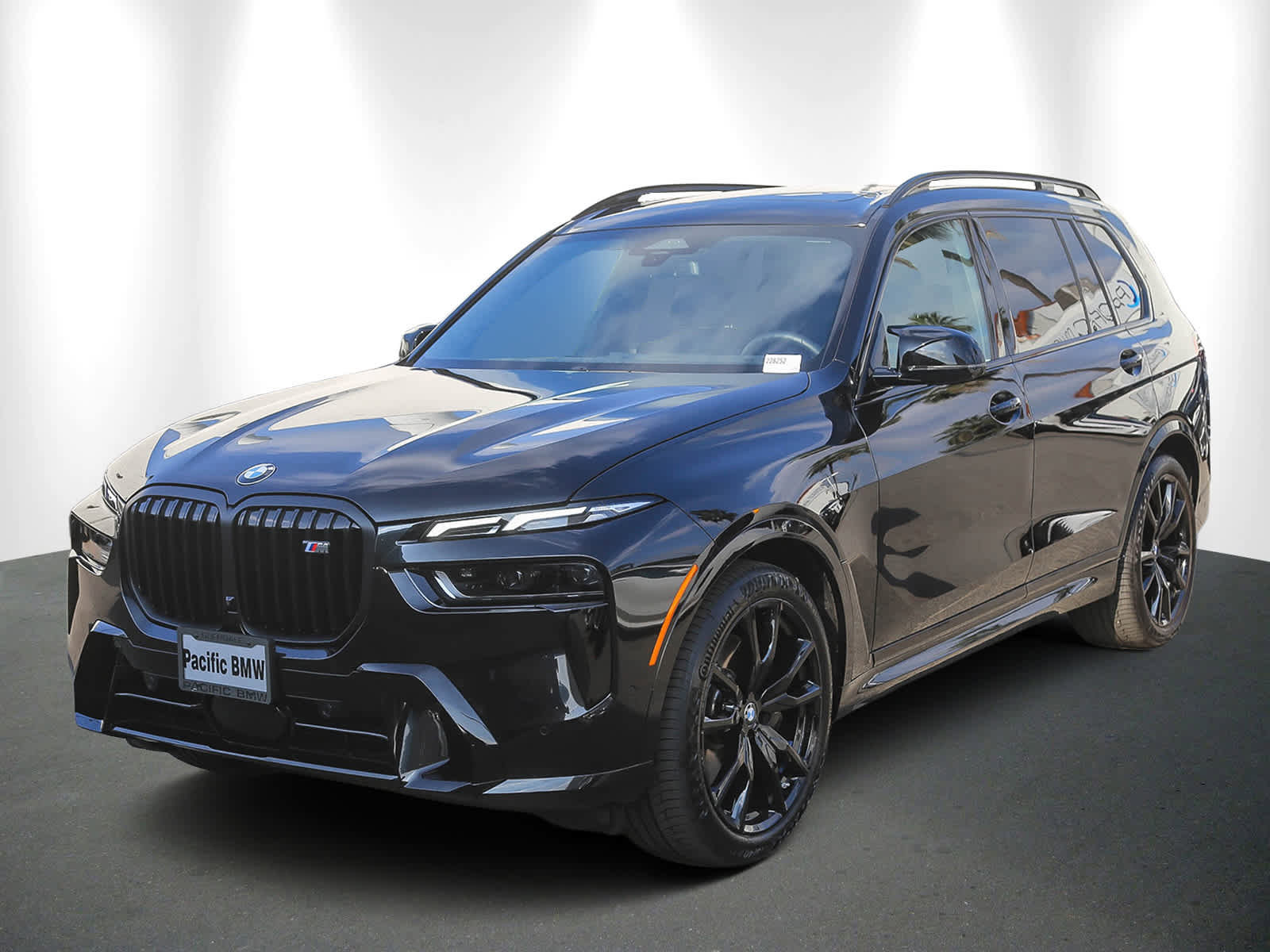 Used 2026 BMW X7 M60i w/ Climate Comfort Package image 3