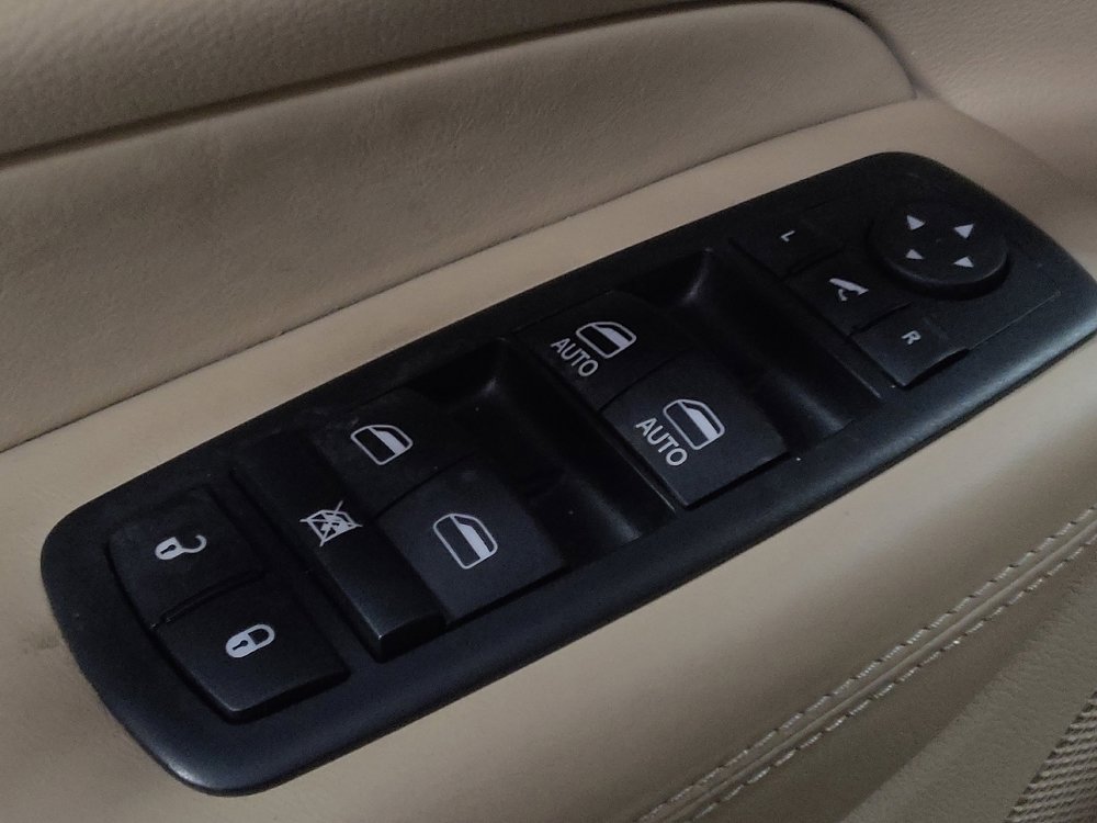 Used 2016 Jeep Grand Cherokee Overland AWD/4WD image 27