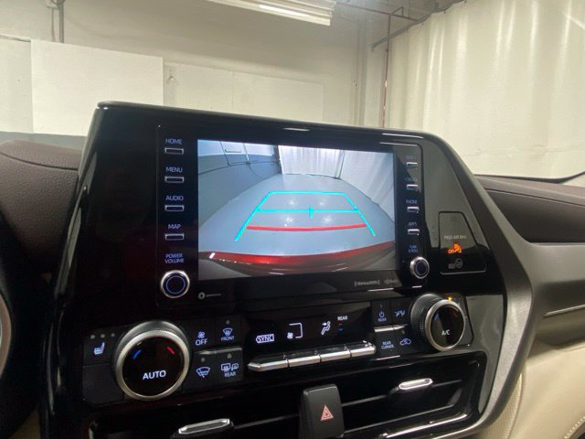 Used 2020 Toyota Highlander XLE FWD image 22