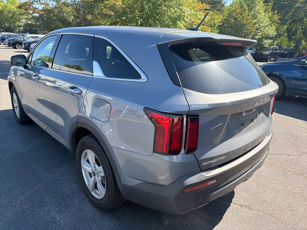 Used 2023 Kia Sorento LX FWD image 7