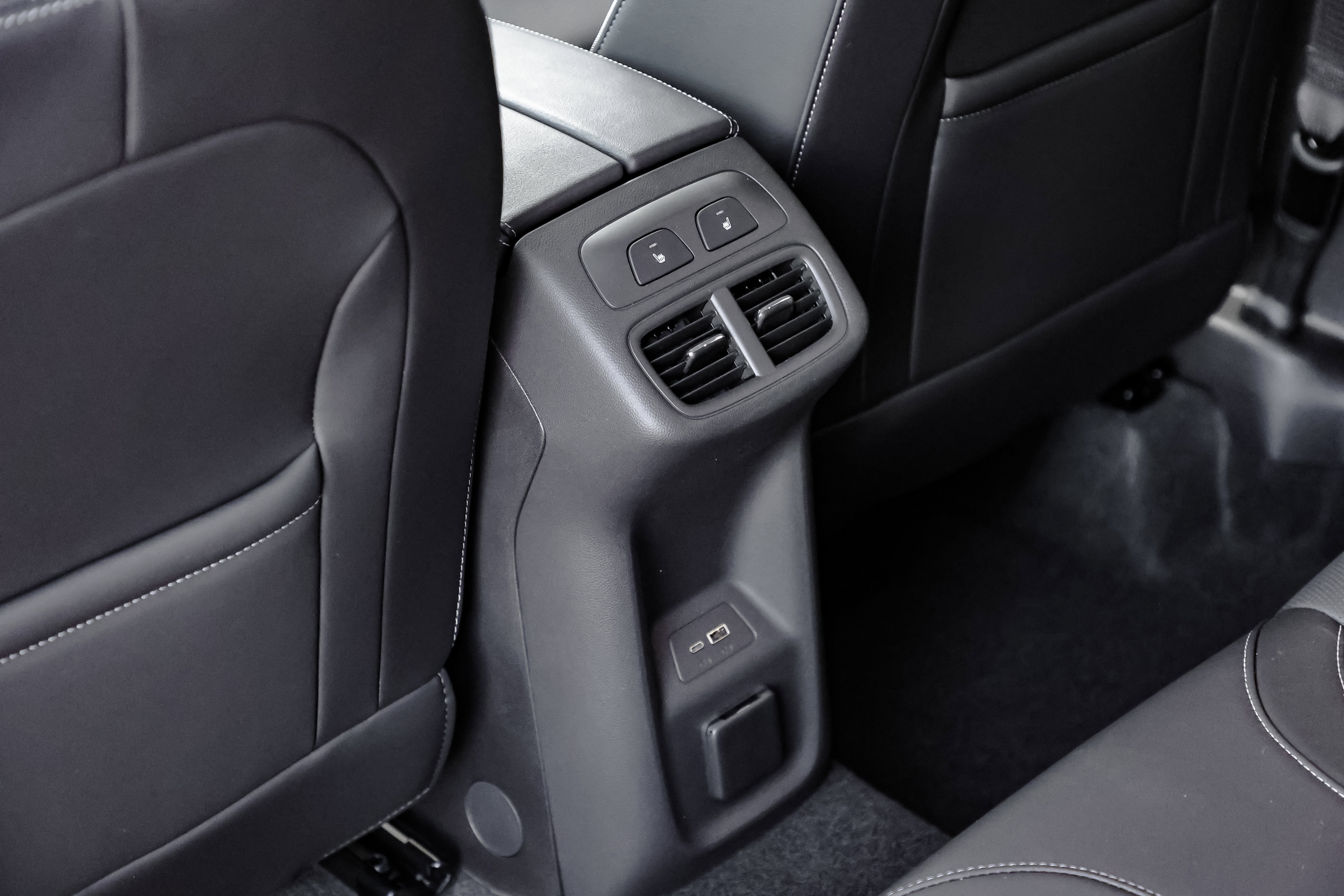 New 2024 Buick Envision Avenir image 16