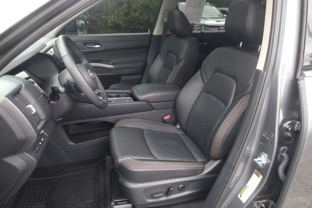 Certified 2025 Nissan Pathfinder SL w/ SL Premium Package FWD image 20