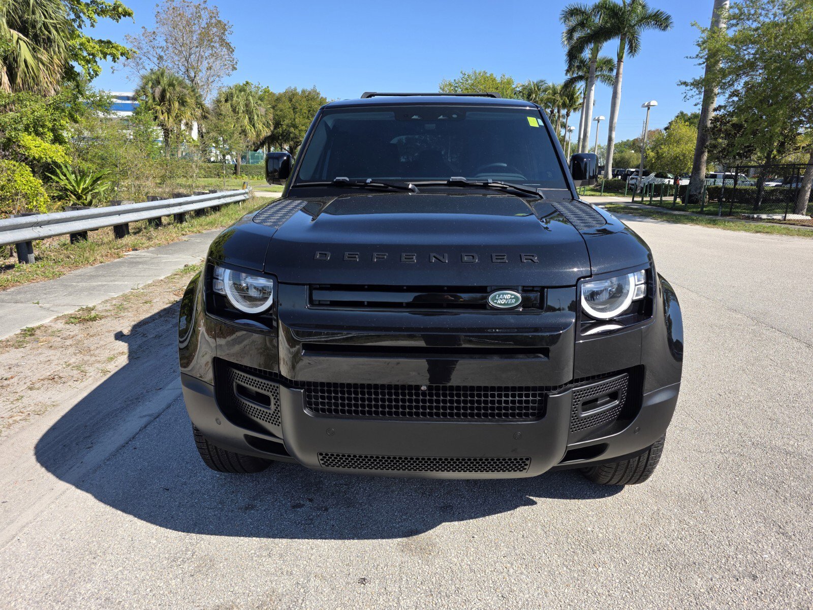 Used 2023 Land Rover Defender 110 image 8