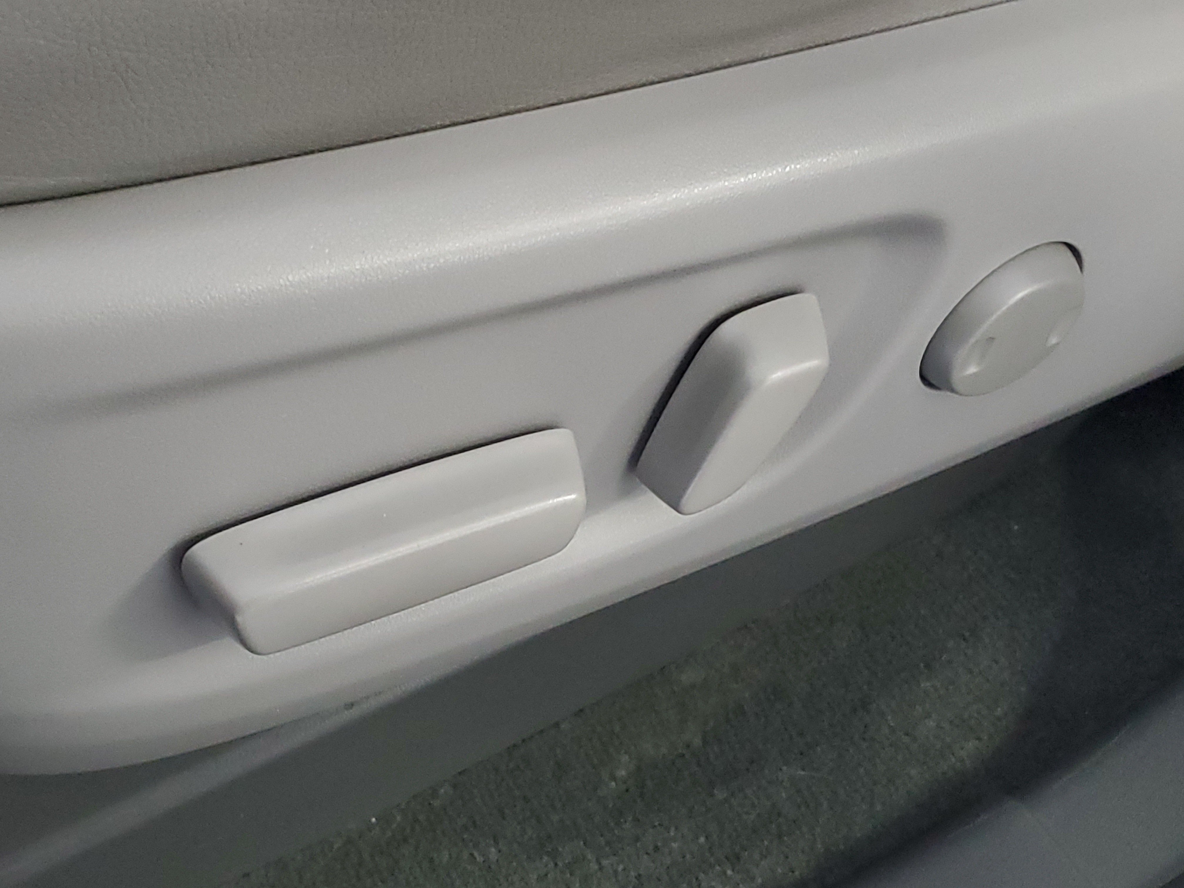 Used 2015 Toyota Sienna XLE FWD image 22