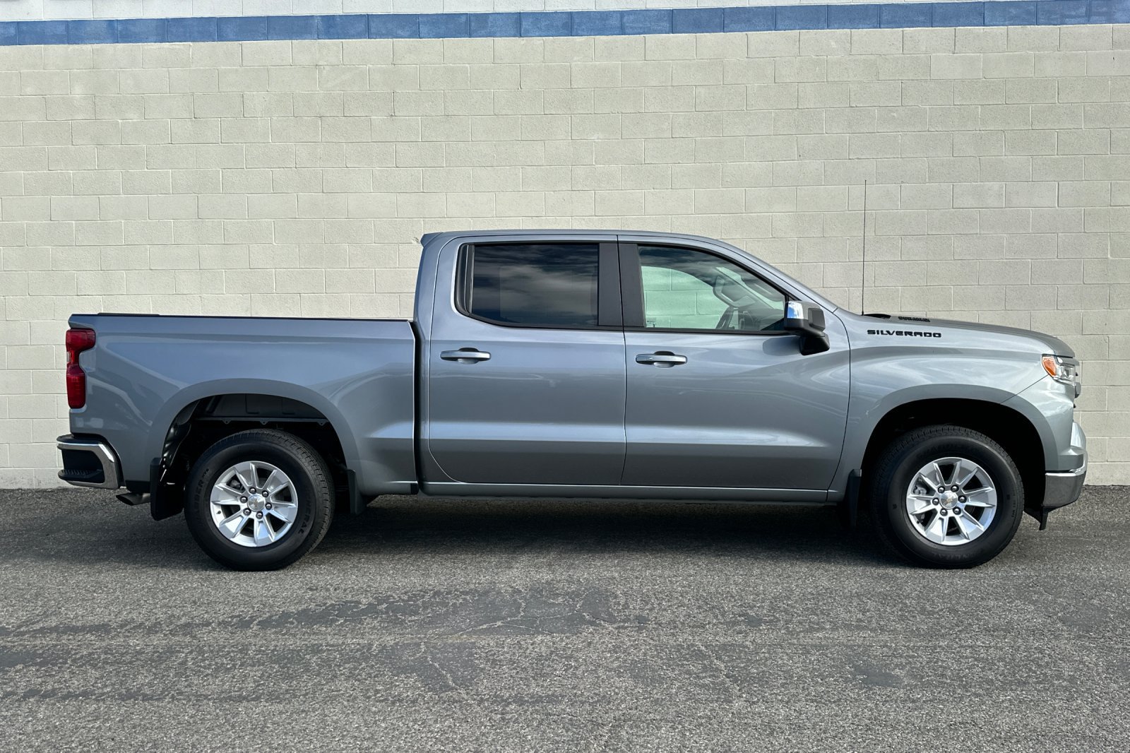 Used 2025 Chevrolet Silverado 1500 LT w/ LPO, Dark Essentials Package RWD image 3