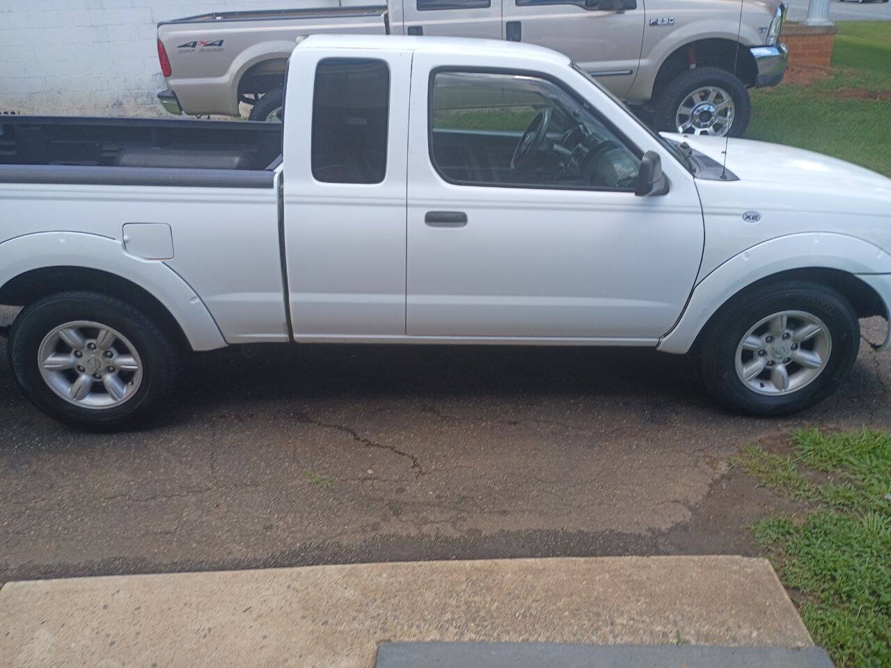 Used 2004 Nissan Frontier XE w/ (VTP) Value Truck Pkg RWD image 7
