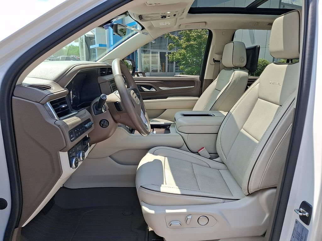 Used 2021 GMC Yukon Denali w/ Denali Ultimate Package AWD/4WD image 17
