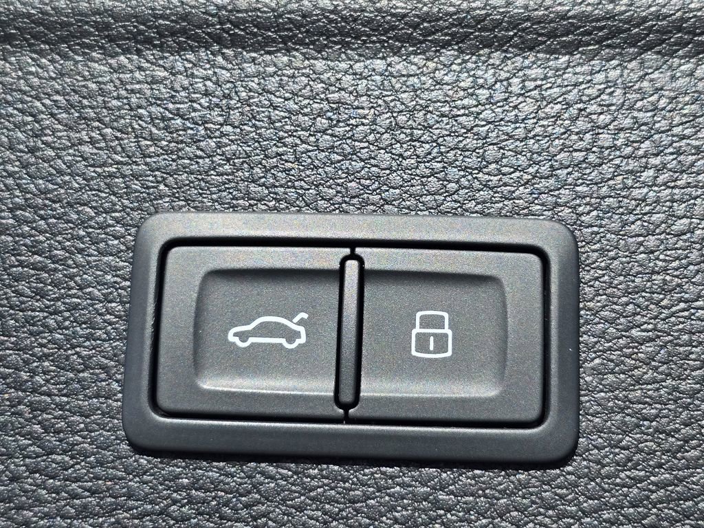 Used 2023 Audi Q5 2.0T Premium w/ Convenience Package image 14