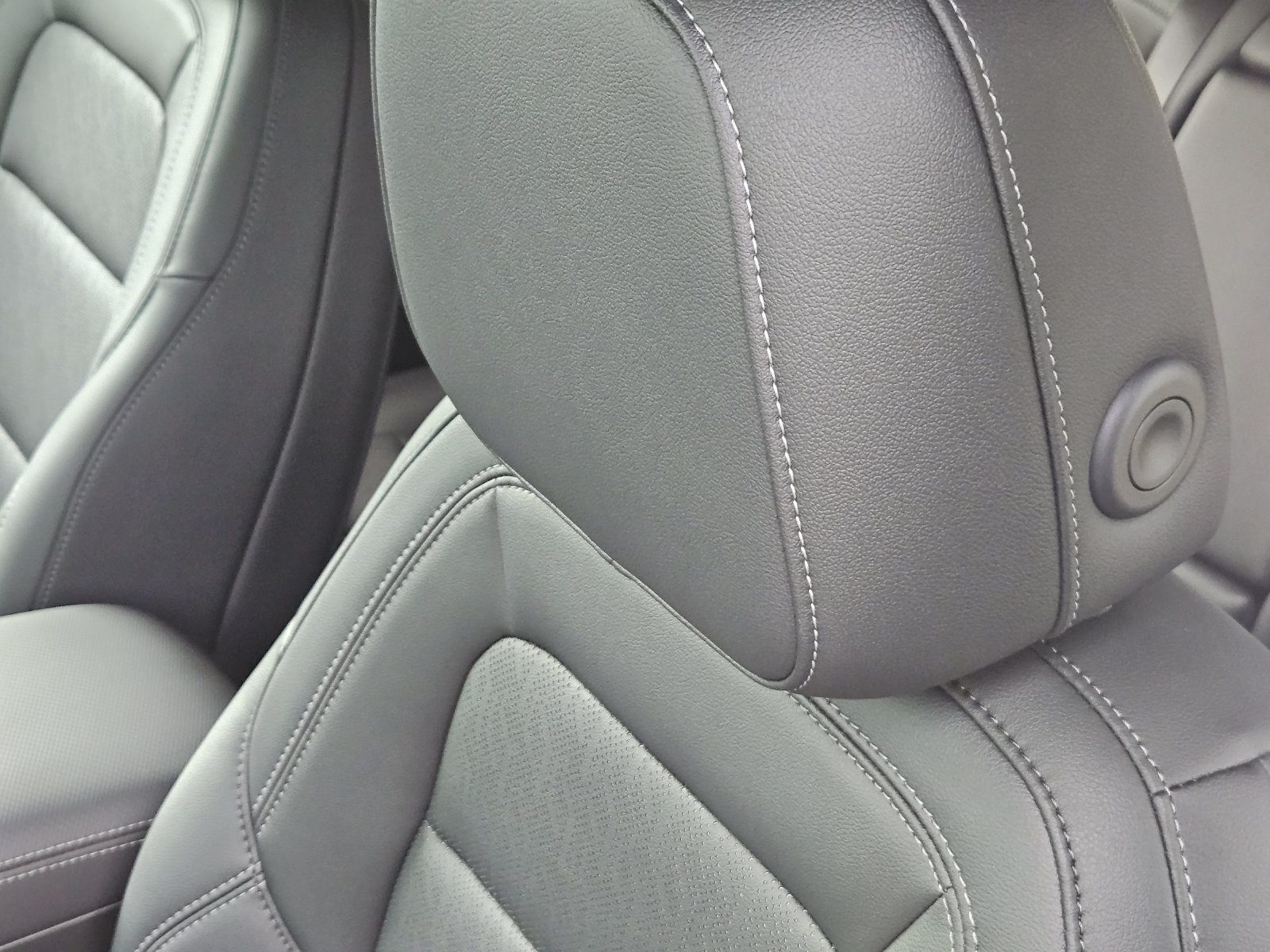 New 2027 Chevrolet Equinox LT w/ Convenience Package II FWD image 16