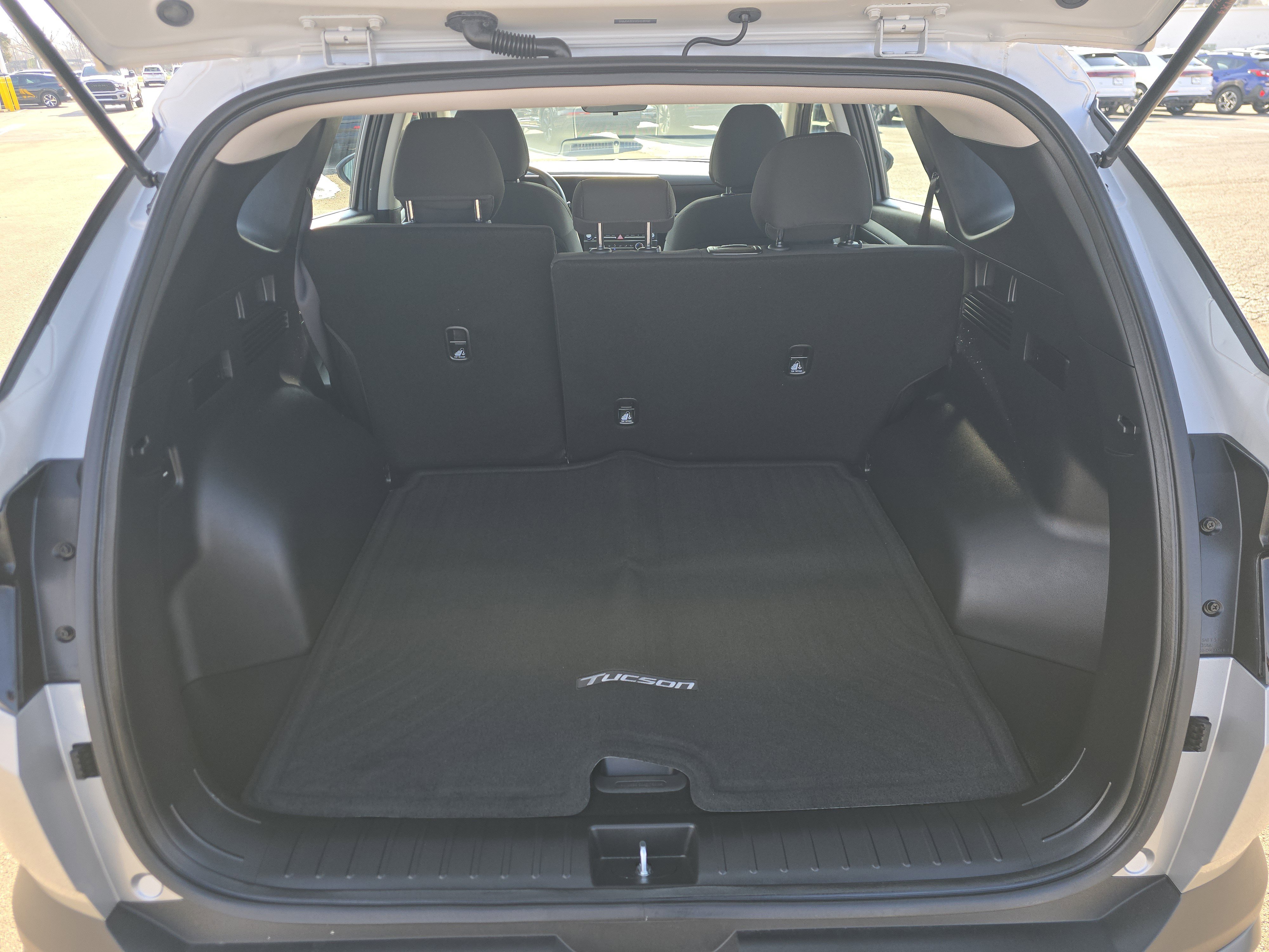 Used 2025 Hyundai Tucson SE image 13