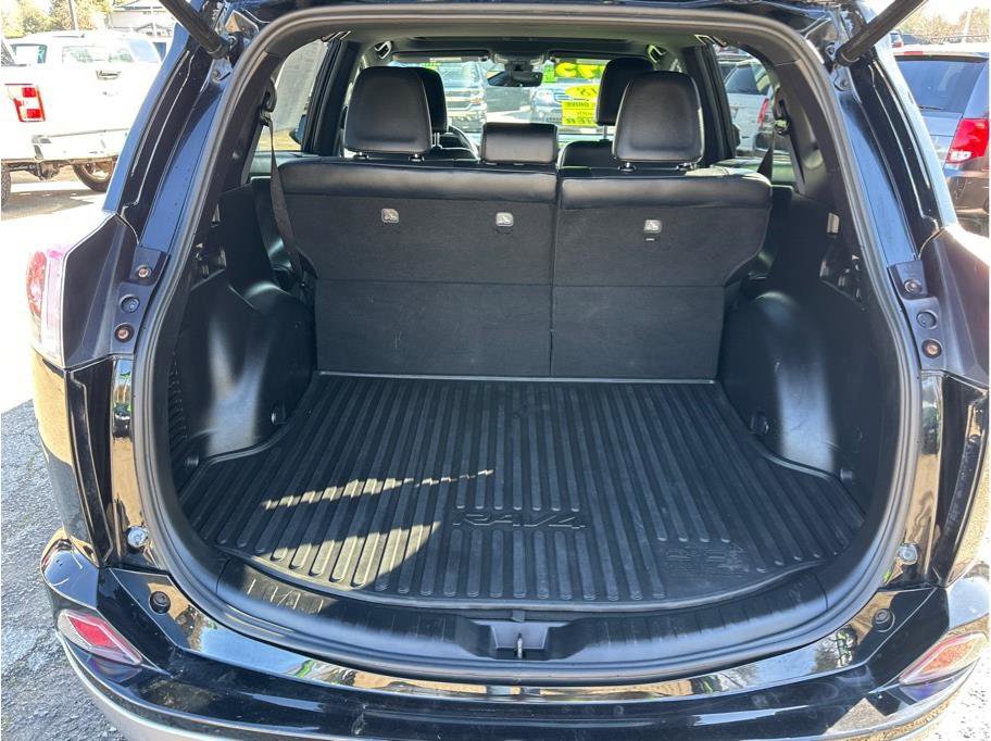 Used 2018 Toyota RAV4 SE w/ Power Extra Value Package image 7