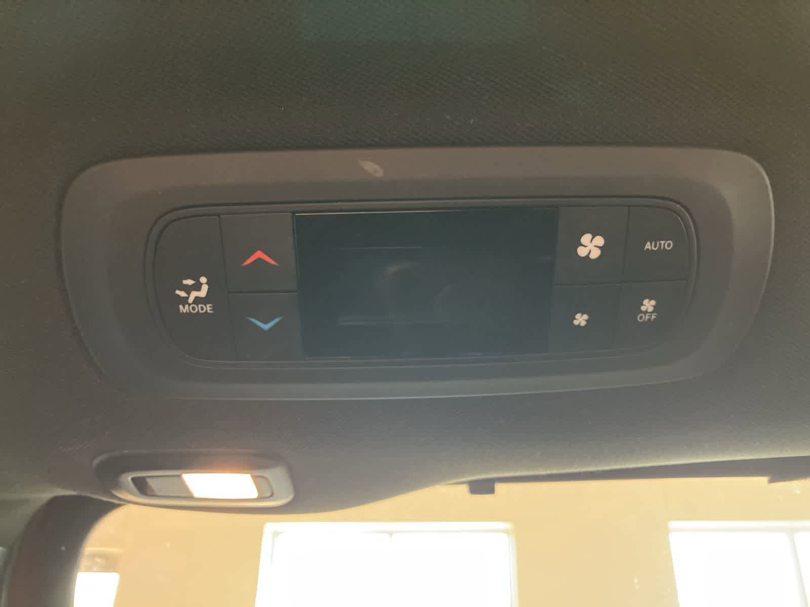 Used 2020 Chrysler Pacifica Touring-L FWD image 33