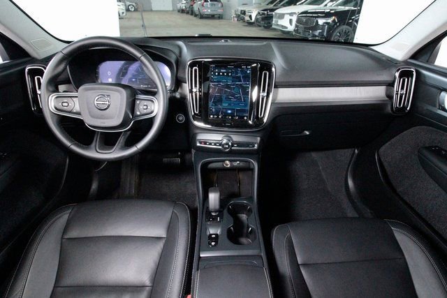 Certified 2025 Volvo XC40 B5 Core image 6