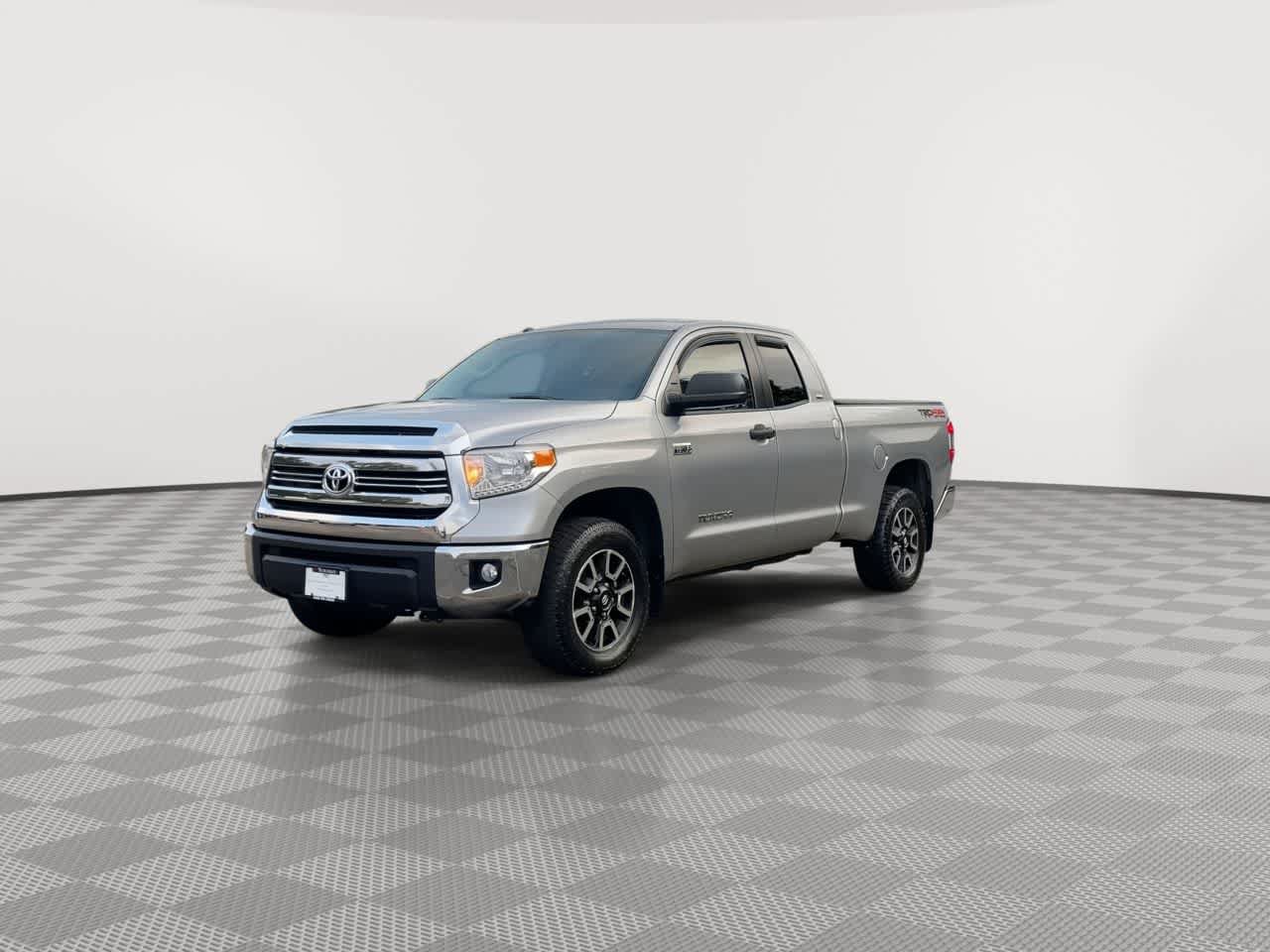 Used 2017 Toyota Tundra SR5 w/ TRD Off Road Package AWD/4WD image 4
