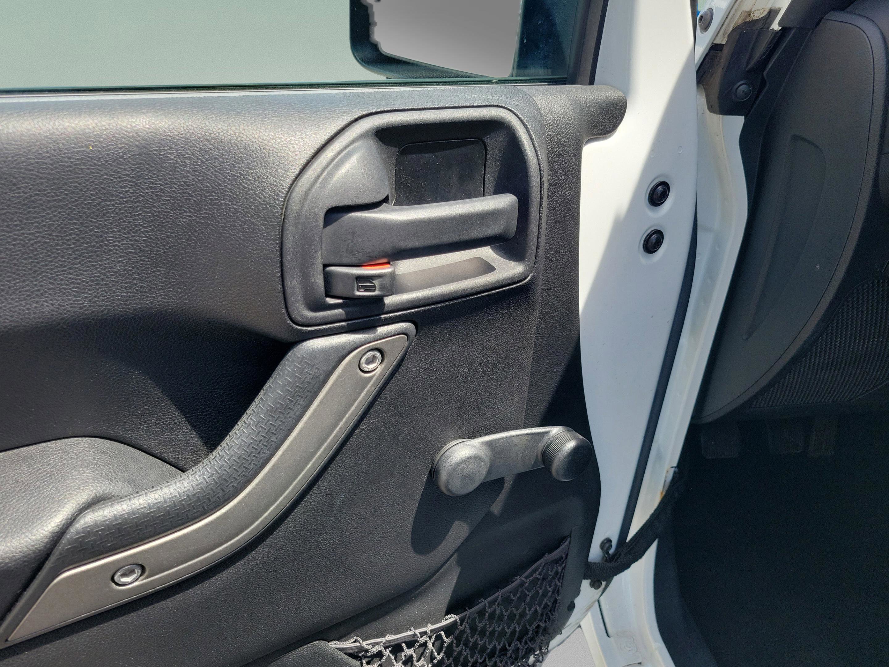 Used 2016 Jeep Wrangler Sport w/ Connectivity Group AWD/4WD image 12
