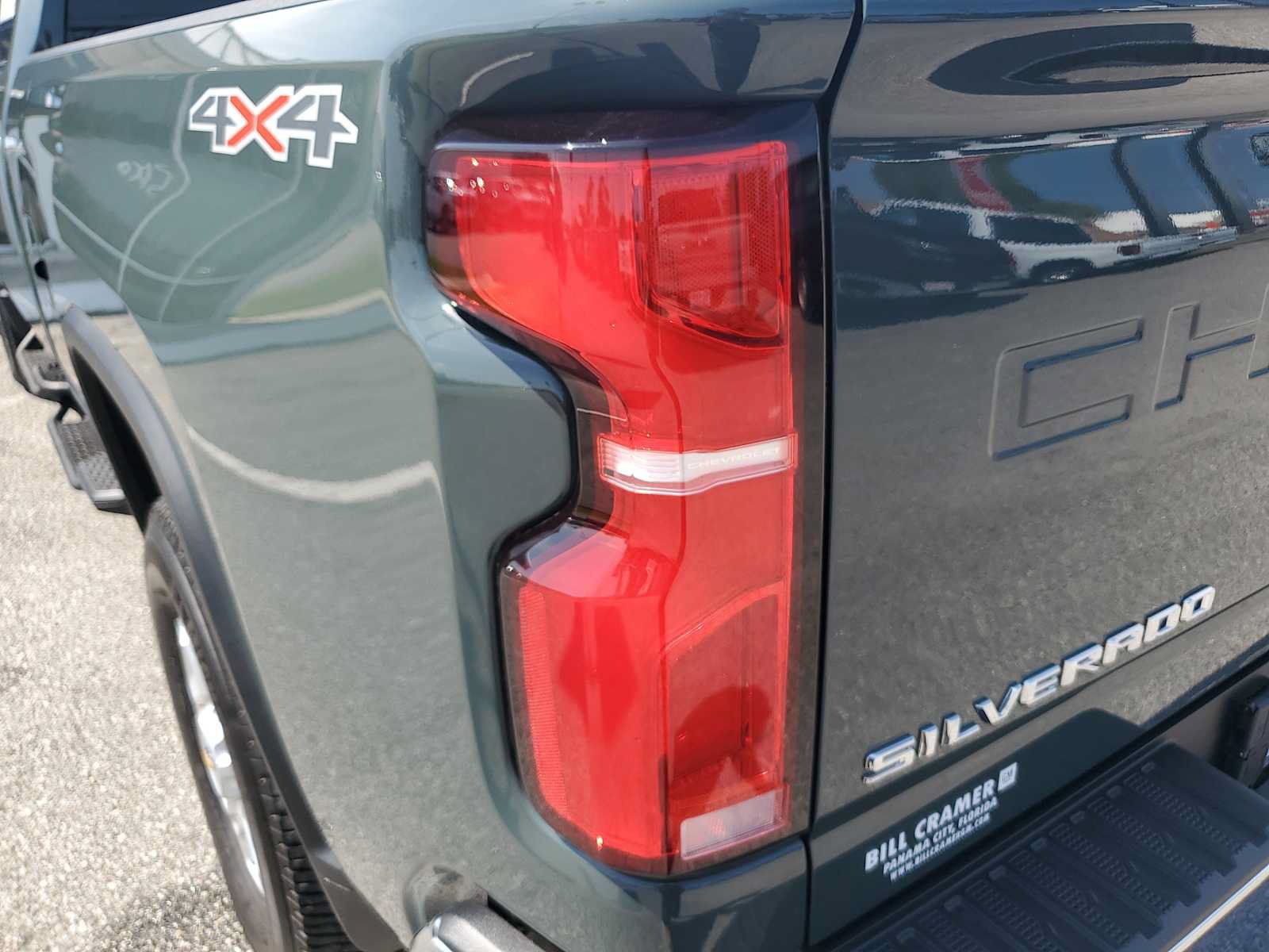 Used 2025 Chevrolet Silverado 2500 LTZ w/ LTZ Convenience Package AWD/4WD image 18