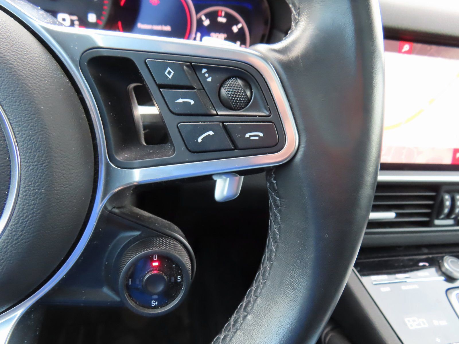 Used 2021 Porsche Cayenne Coupe image 19