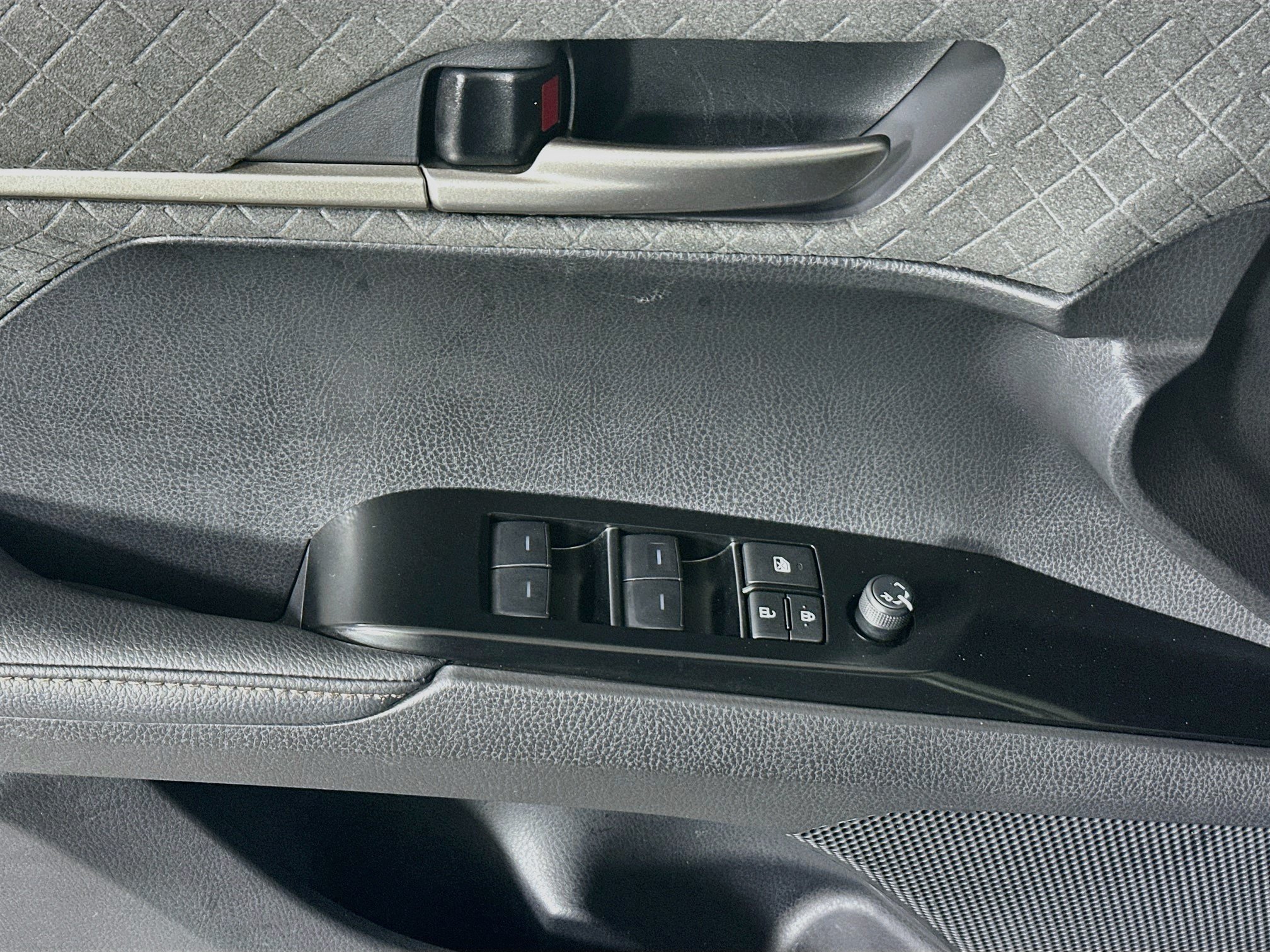 Used 2026 Toyota Camry XLE FWD image 14