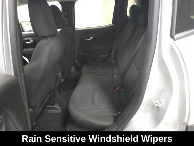 Used 2019 Jeep Renegade Latitude w/ Cold Weather Group AWD/4WD image 10