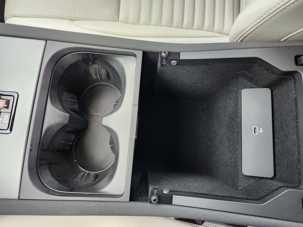 Used 2025 Land Rover Discovery Sport S image 34