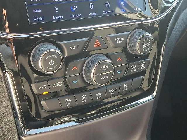 Used 2019 Jeep Grand Cherokee Laredo AWD/4WD image 17