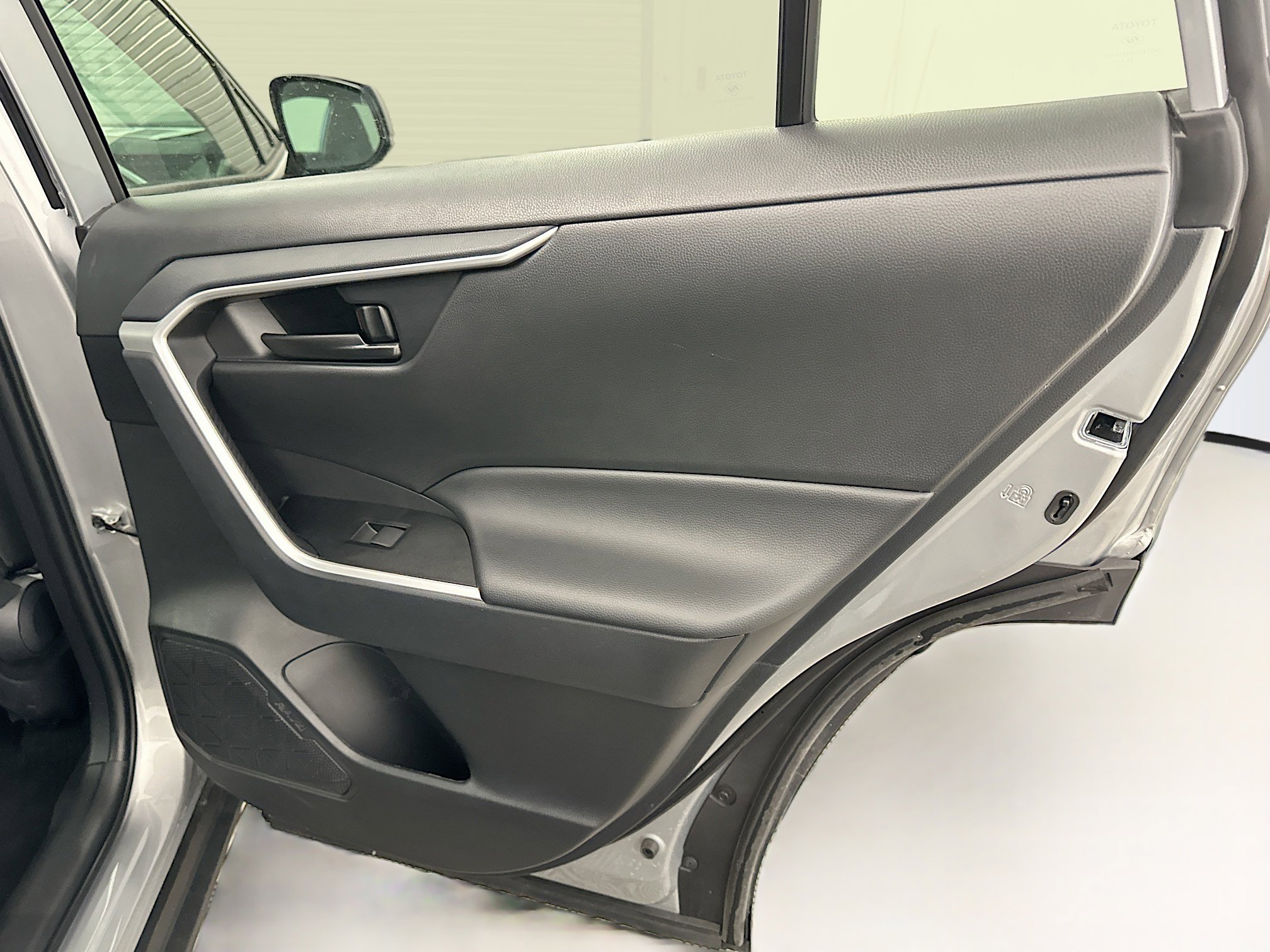 Used 2025 Toyota RAV4 LE image 31