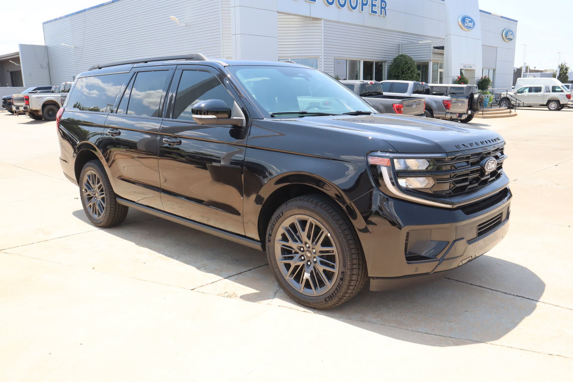 New 2027 Ford Expedition Max Platinum w/ Stealth Appearance Package AWD/4WD image 1