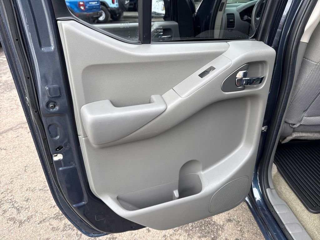 Used 2017 Nissan Frontier SV w/ SV Value Truck Package image 15