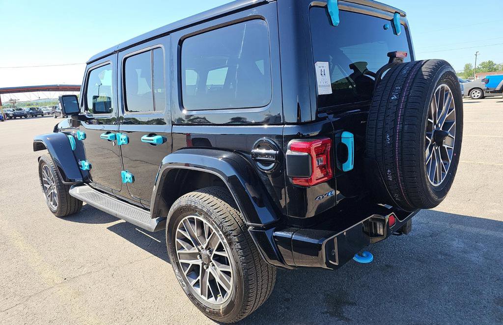 Used 2023 Jeep Wrangler Unlimited Sahara AWD/4WD image 6