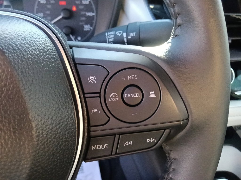 Used 2025 Toyota Corolla SE image 19