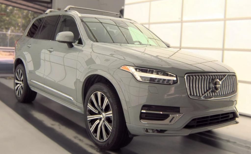 Used 2024 Volvo XC90 B5 Plus AWD/4WD image 2