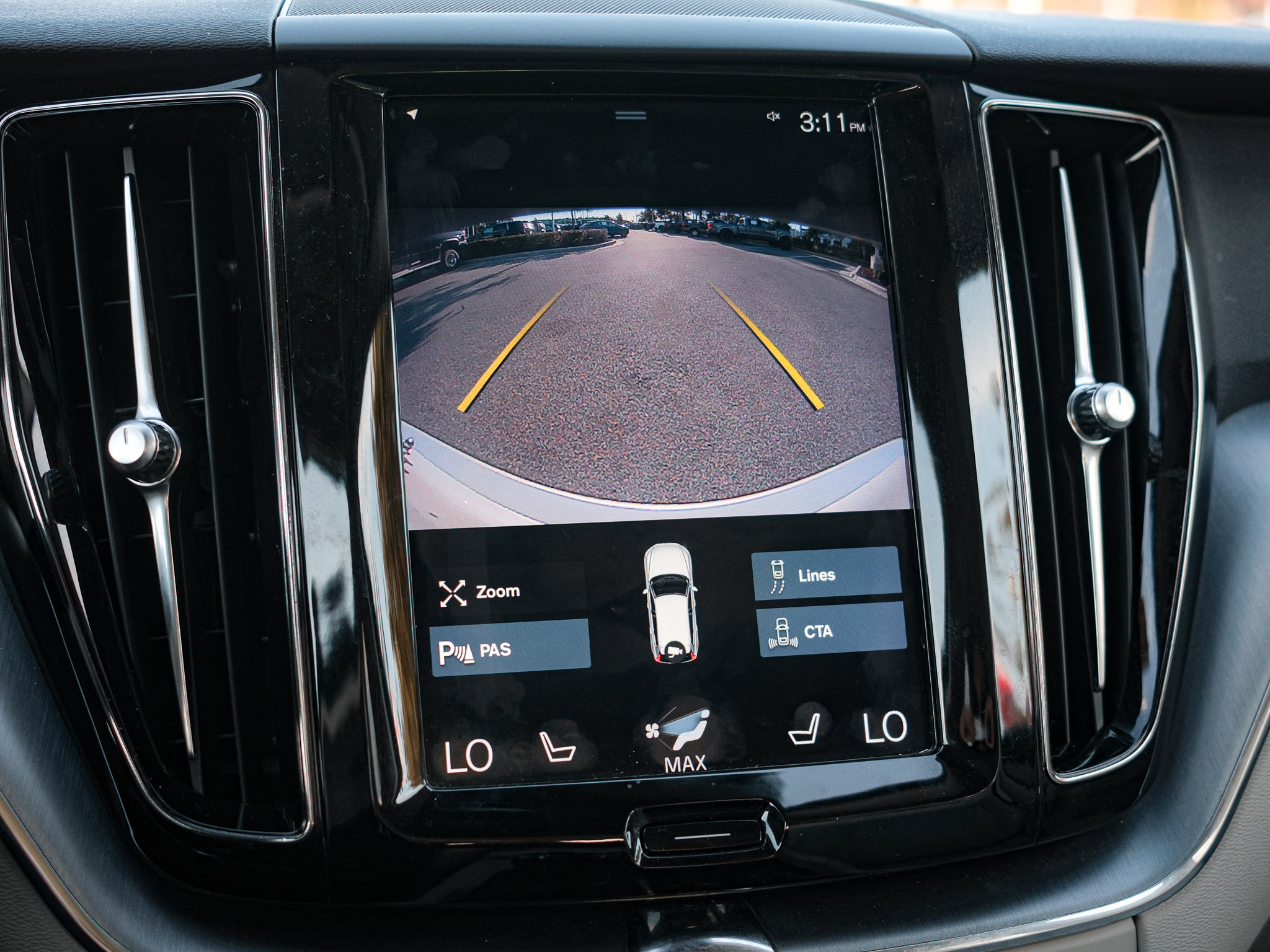 Used 2020 Volvo XC60 T6 Momentum image 25