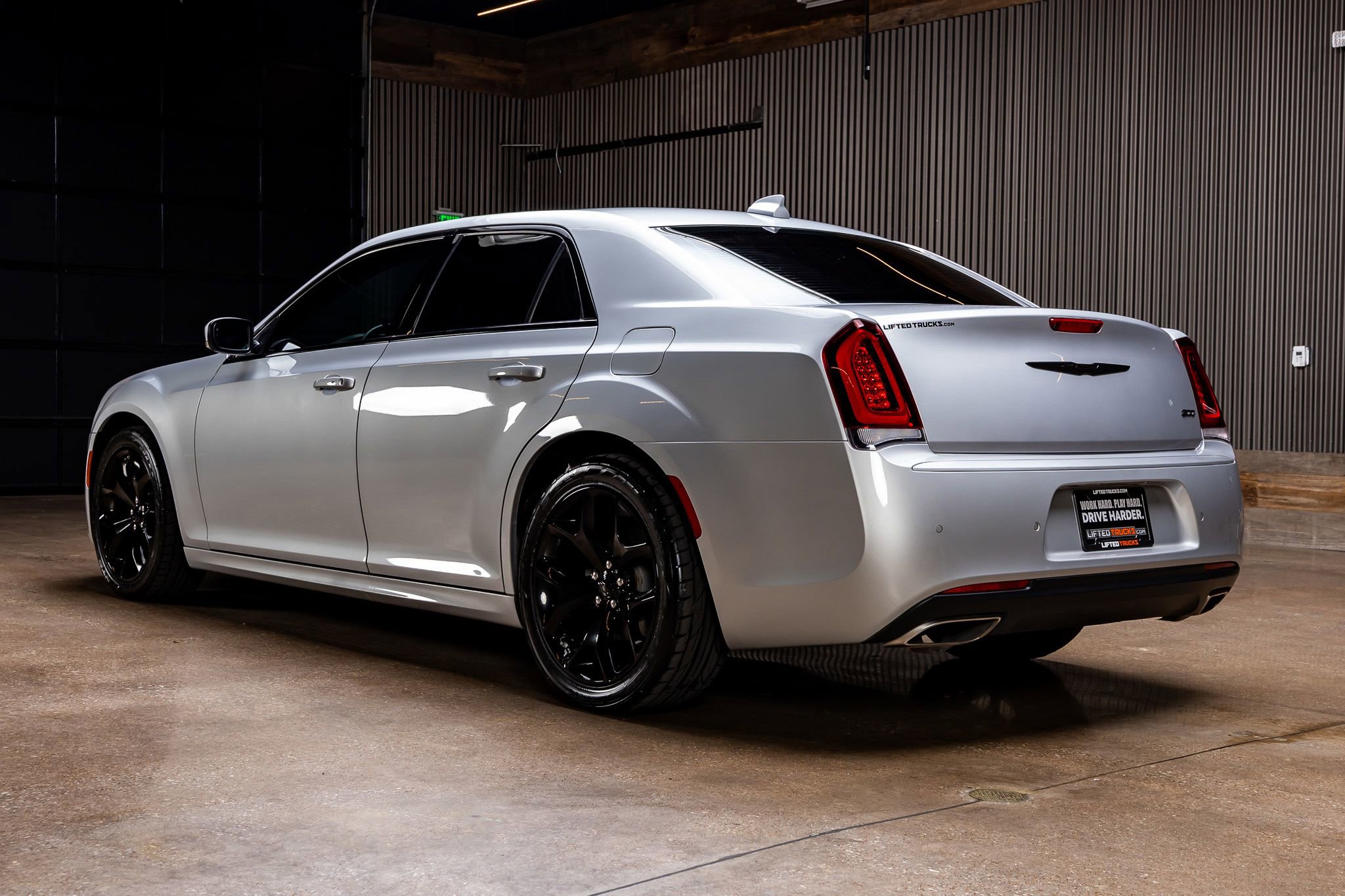 Used 2023 Chrysler 300 Touring L w/ Comfort Group RWD image 6