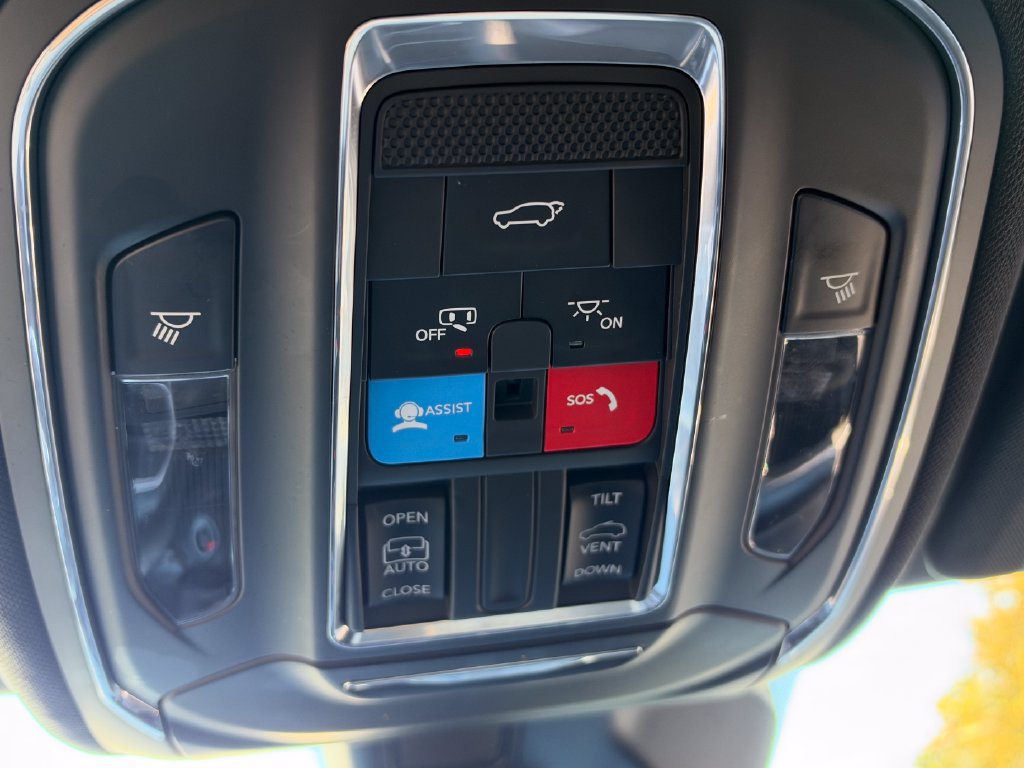 Used 2024 Jeep Grand Cherokee Altitude AWD/4WD image 26