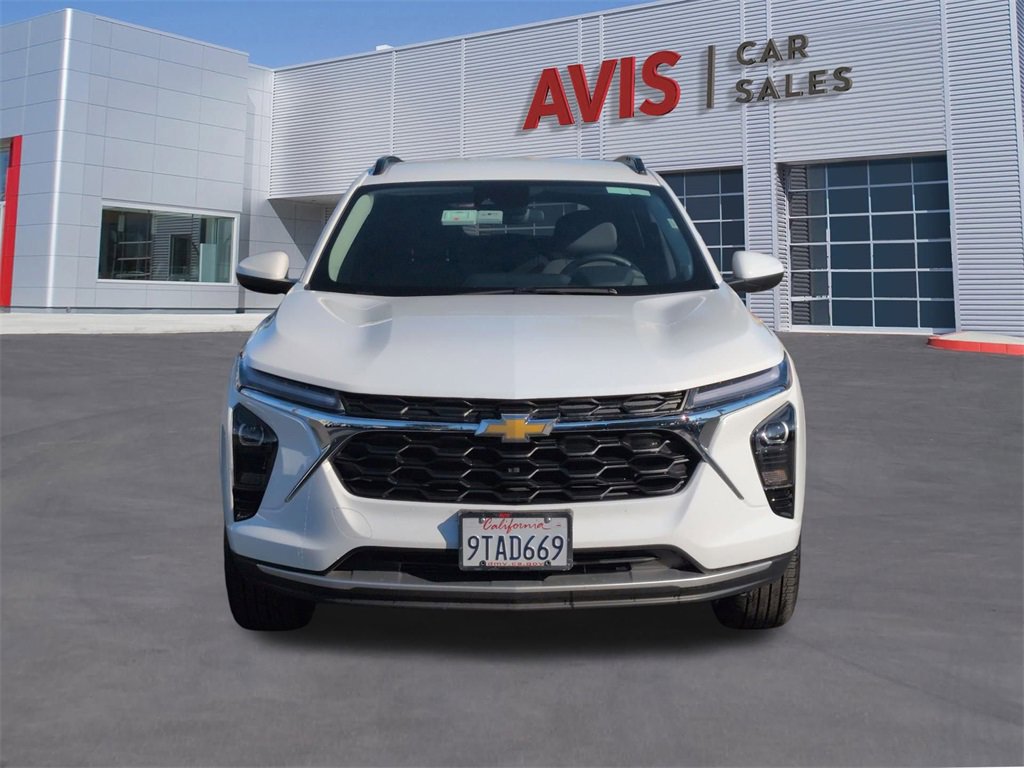 Used 2025 Chevrolet Trax LT w/ LT Convenience Package image 2