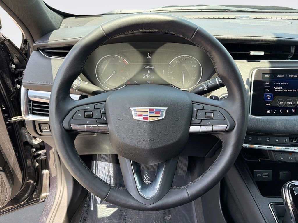 Certified 2023 Cadillac XT4 Luxury w/ Cold Weather Package FWD image 5