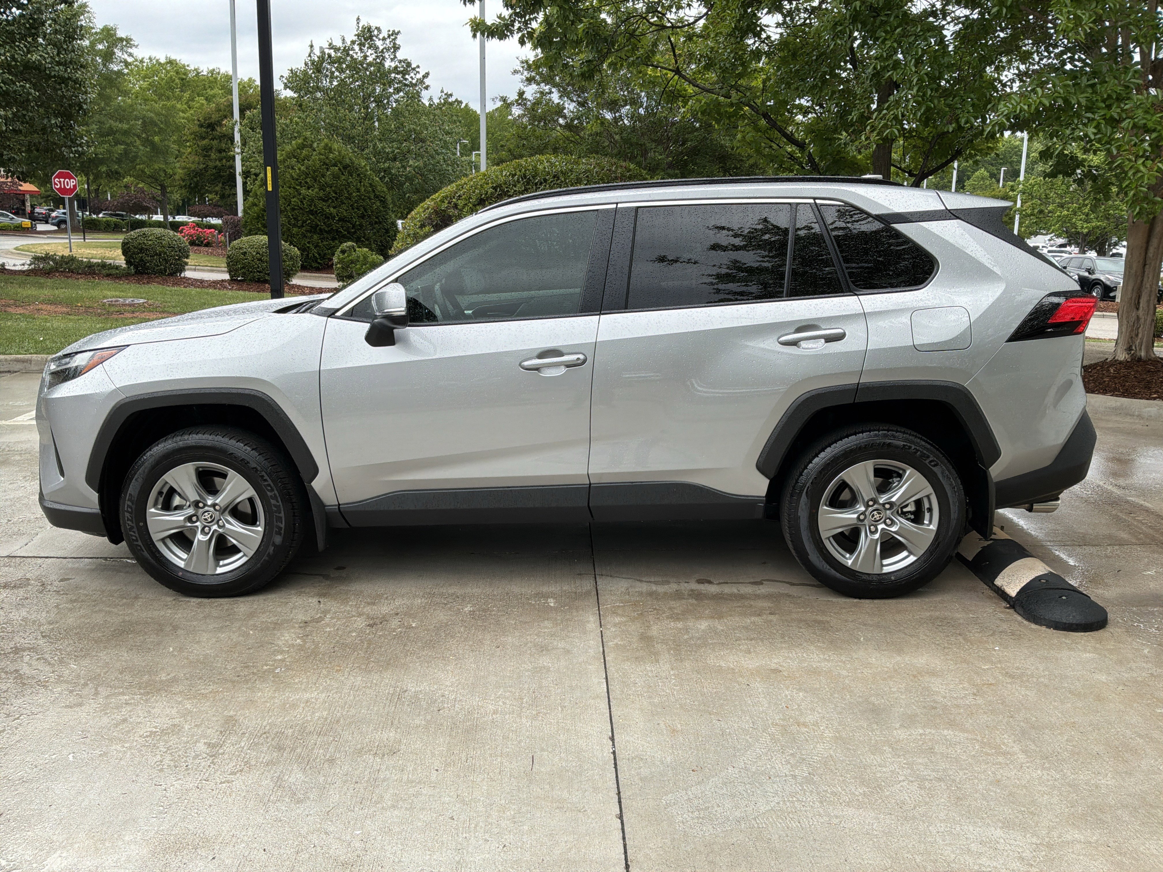 Used 2025 Toyota RAV4 XLE w/ Convenience Package FWD image 7