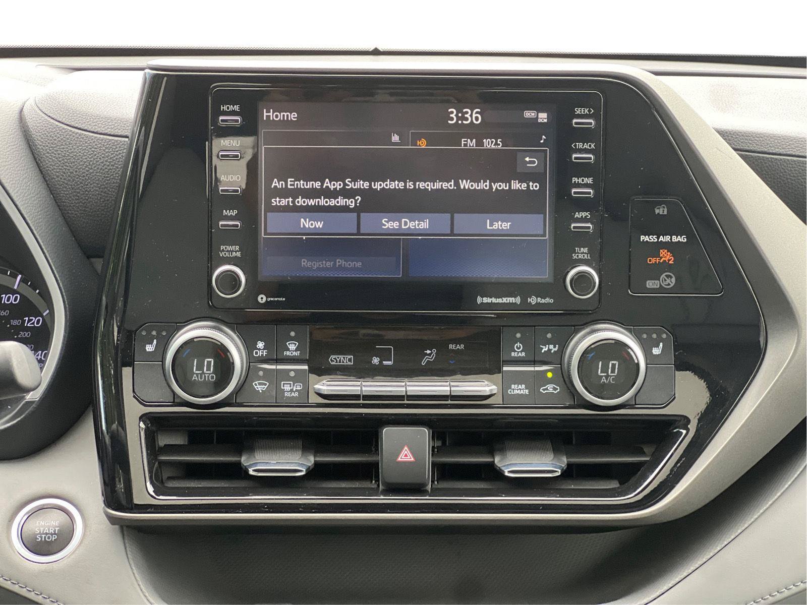 Used 2021 Toyota Highlander XLE AWD/4WD image 12