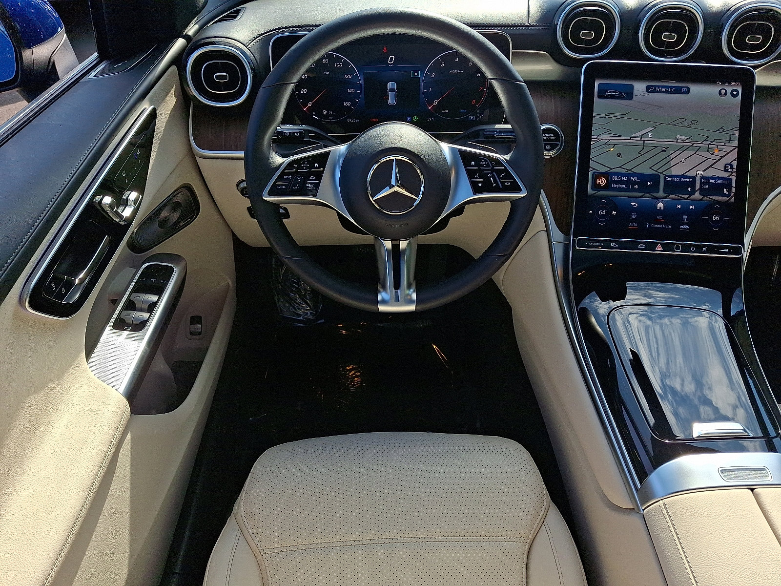 Used 2023 Mercedes-Benz GLC 300 4MATIC image 11