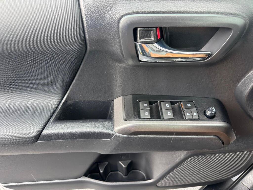 Certified 2022 Toyota Tacoma TRD Sport AWD/4WD image 12