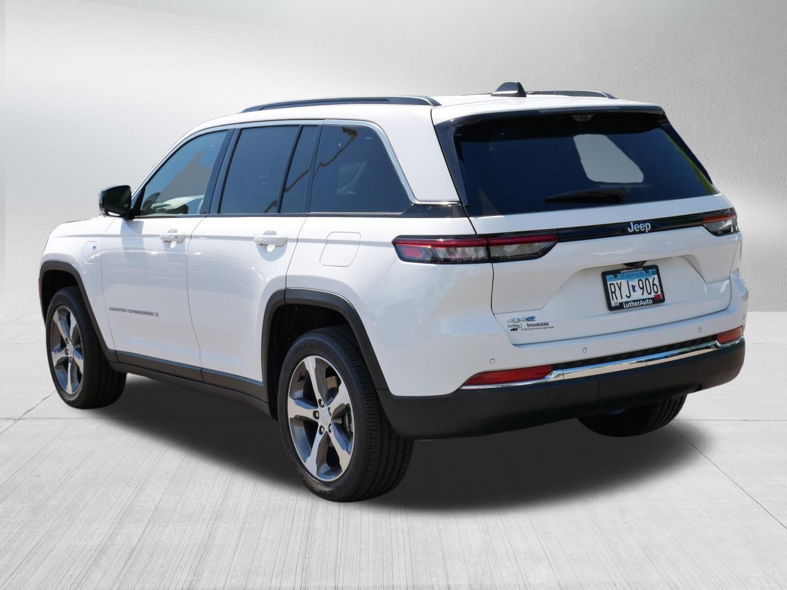 Used 2024 Jeep Grand Cherokee Limited 4xe w/ Luxury Tech Group II AWD/4WD image 5