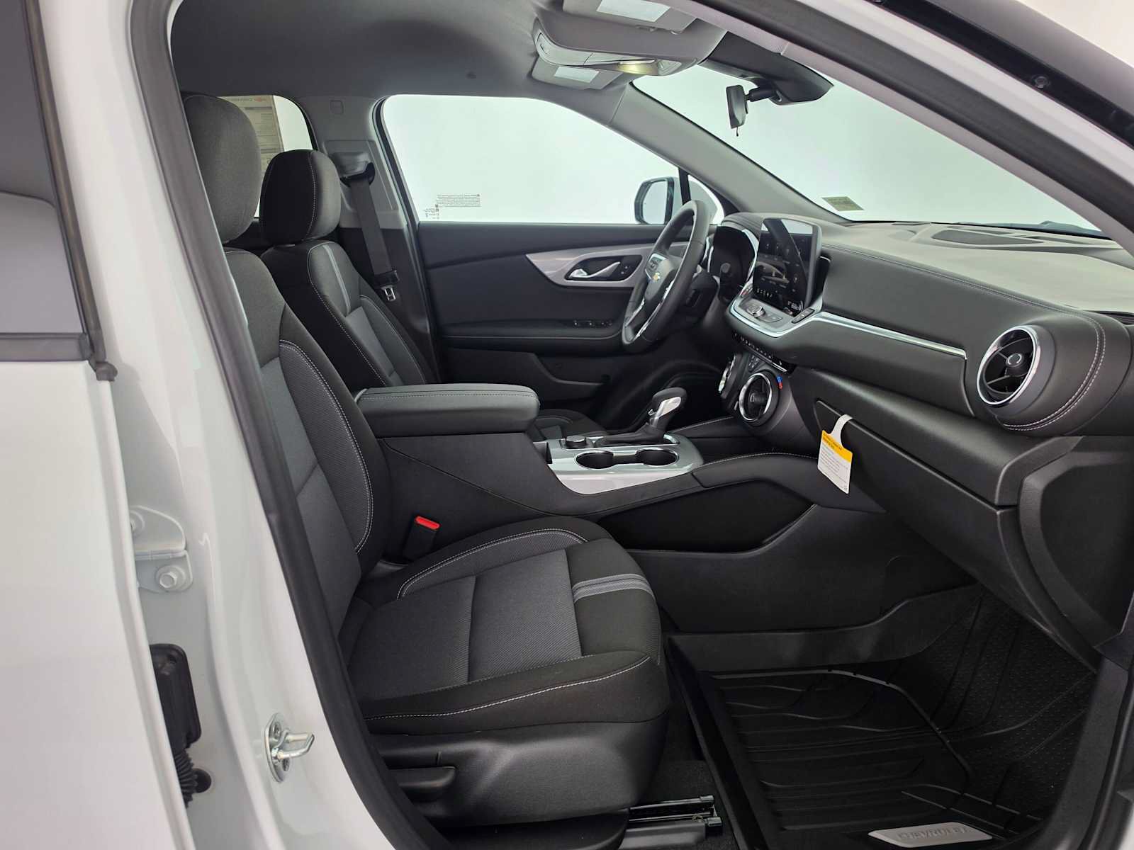 New 2026 Chevrolet Blazer LT w/ LPO, Floor Liner Package FWD image 10