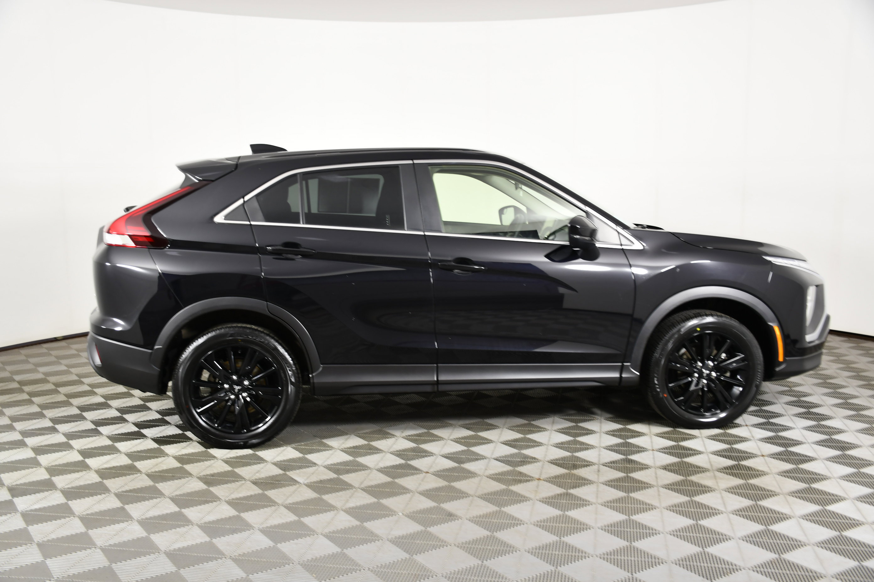 Used 2023 Mitsubishi Eclipse Cross LE AWD/4WD image 5