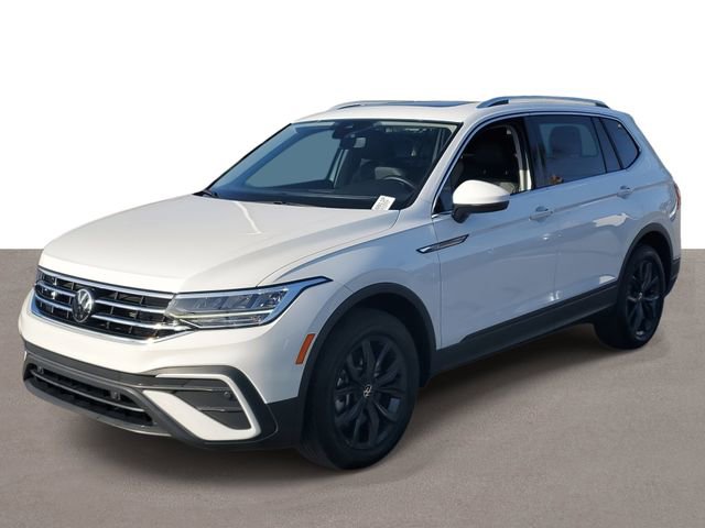 Certified 2024 Volkswagen Tiguan SE w/ Panoramic Sunroof Package image 2