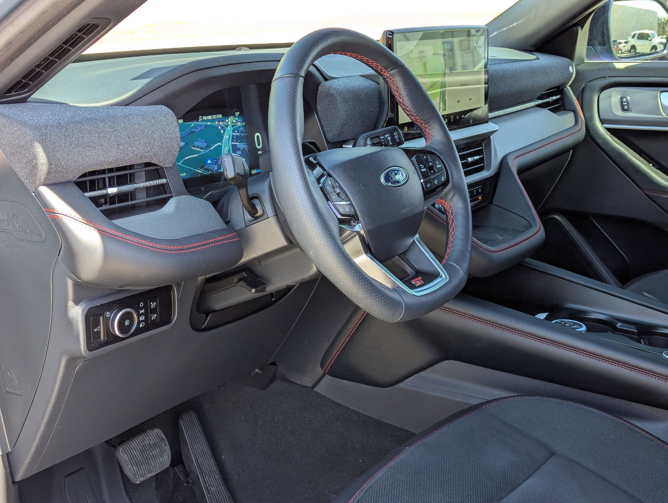 Used 2025 Ford Explorer ST image 12