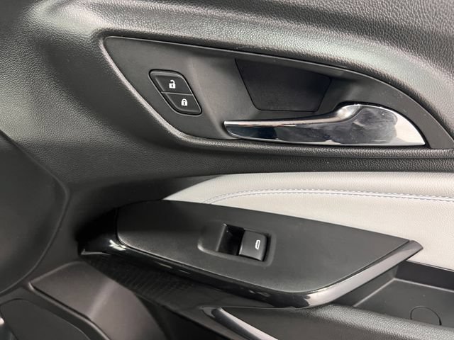 Used 2025 Chevrolet Trax LT FWD image 32