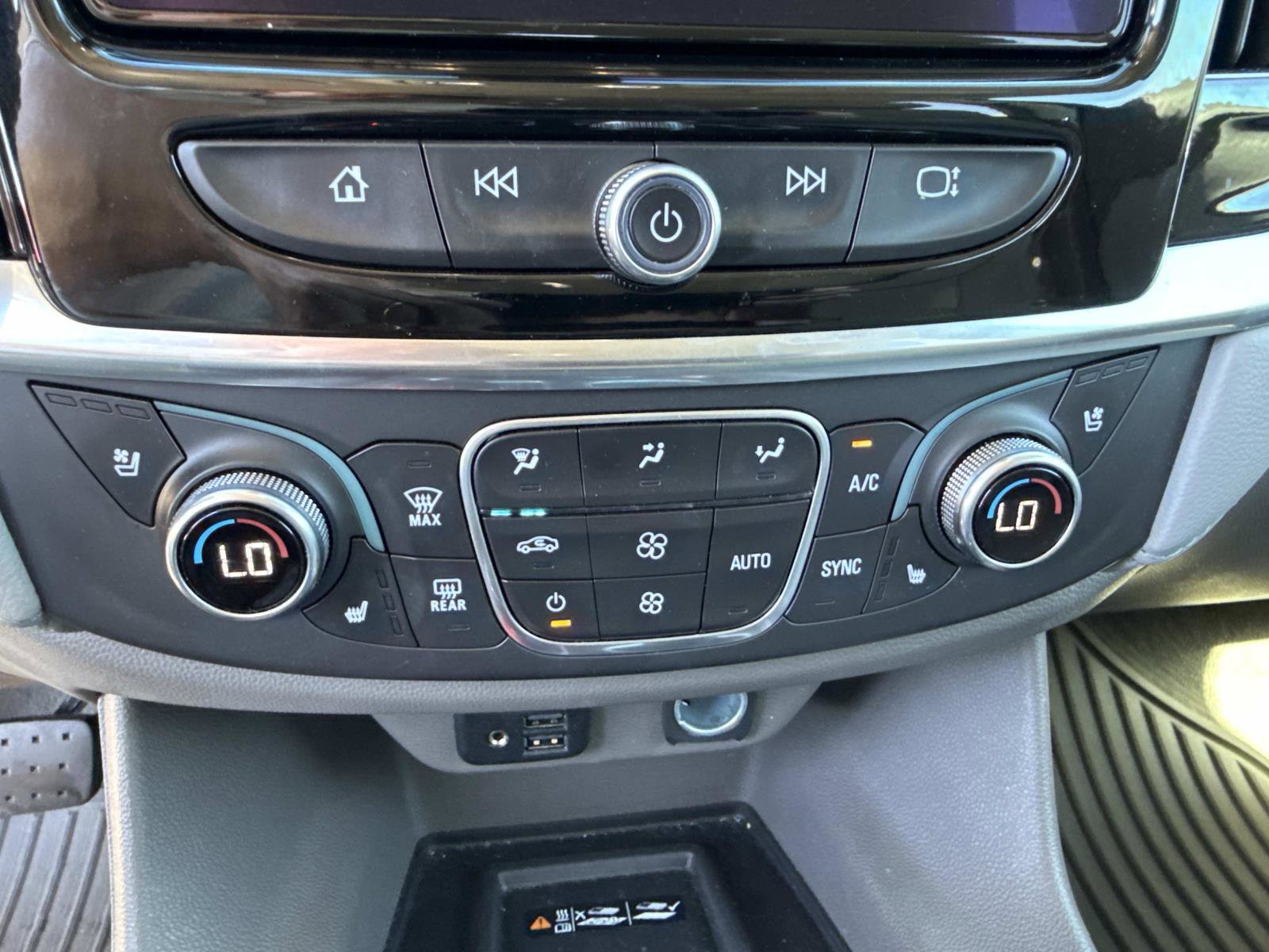 Used 2020 Chevrolet Traverse Premier image 26