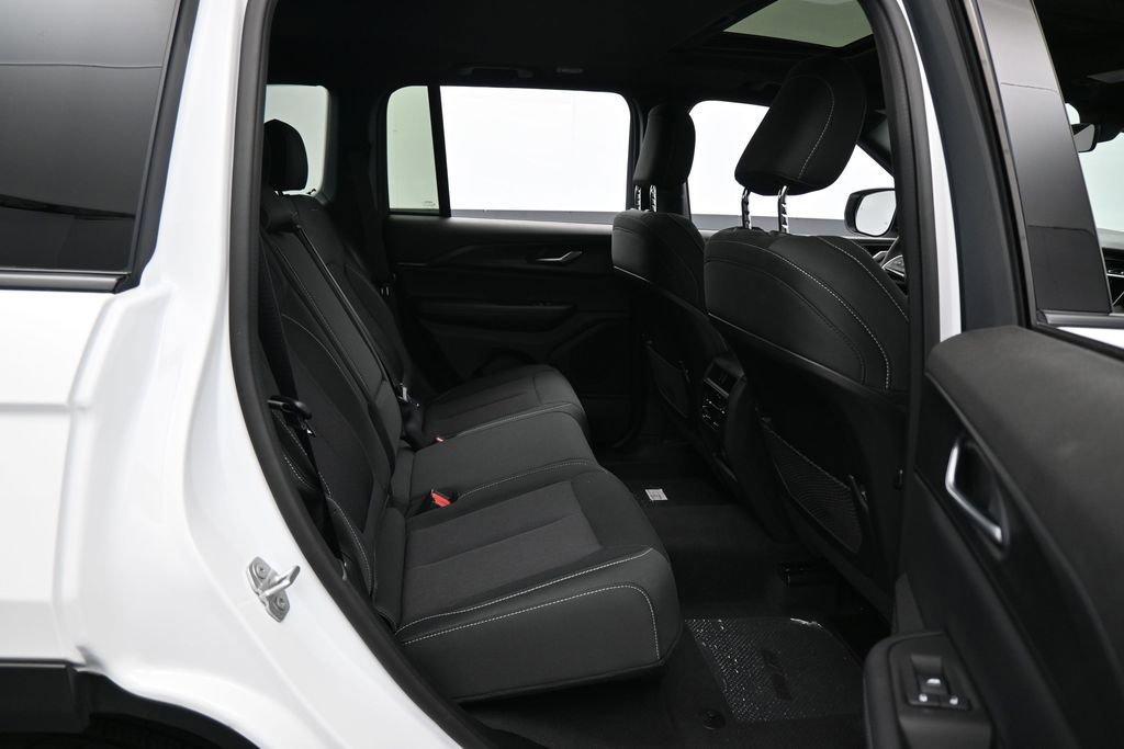 Used 2025 Jeep Grand Cherokee Laredo X RWD image 34