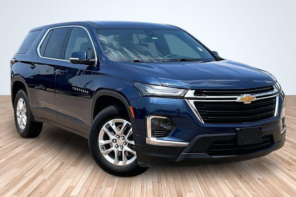 Used 2023 Chevrolet Traverse LS w/ Safety Package FWD image 9