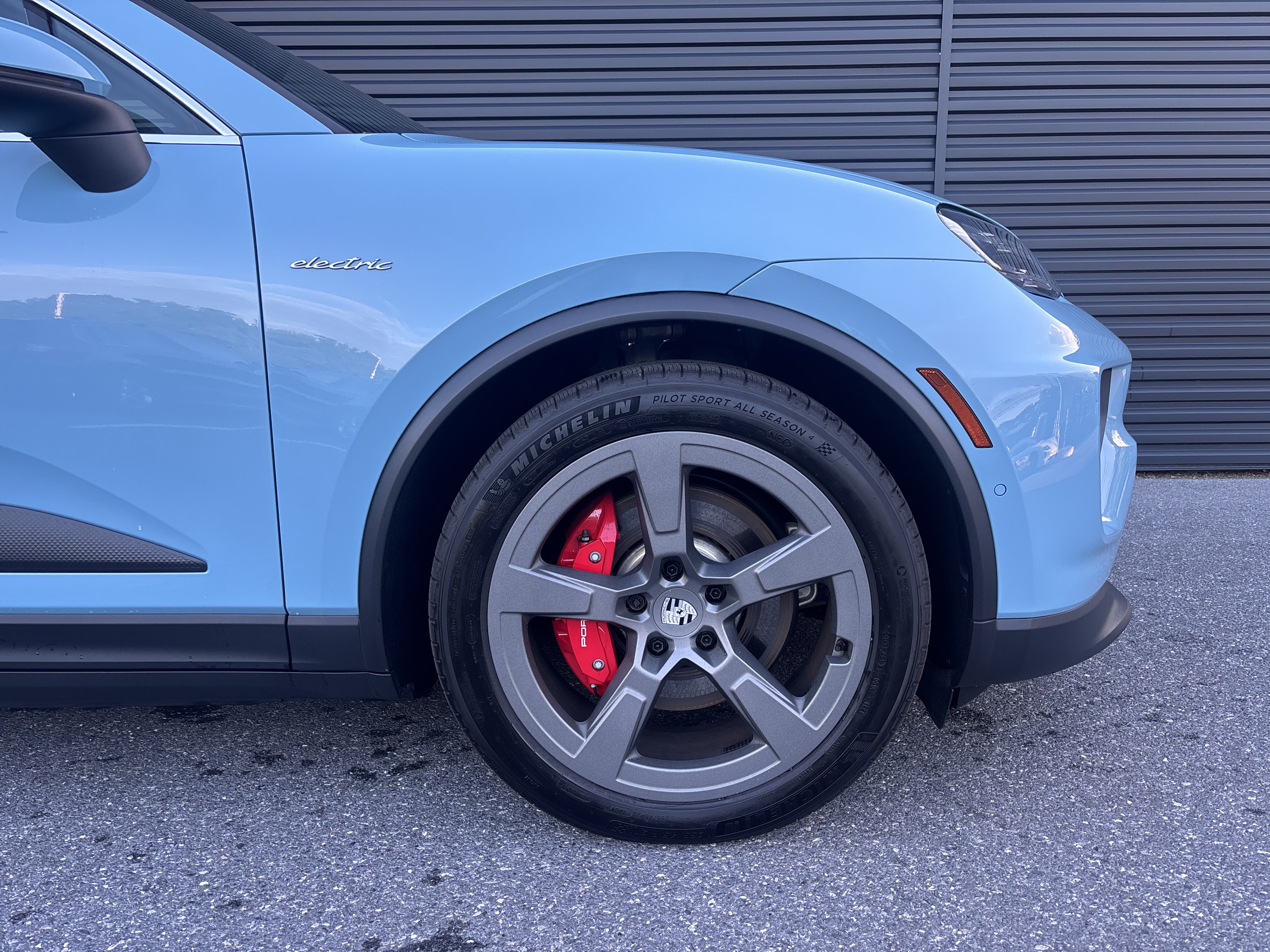 New 2025 Porsche Macan 4S Electric AWD/4WD image 8
